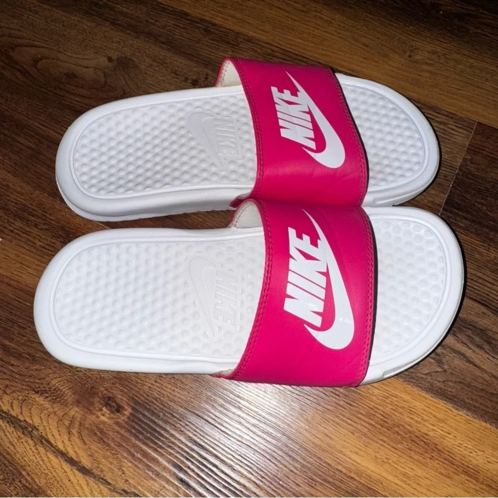 White And Pink Unisex Kids Nike Slides Size 3Y Slip On UK Size 2.5 EUR Size 35